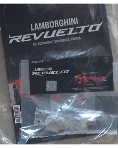 Costruisci la tua Lamborghini Revuelto in scala 1:8