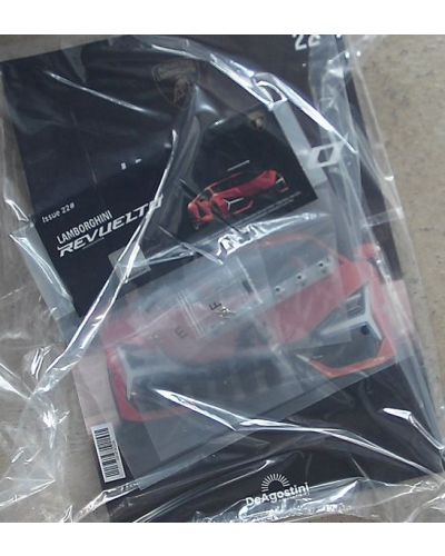 Costruisci la tua Lamborghini Revuelto in scala 1:8